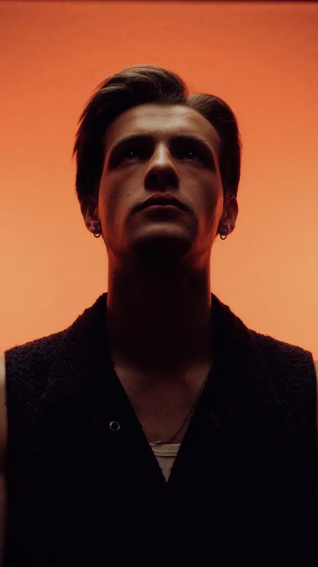 KAIRO VOSS — amber-lit profile portrait, gaze upward