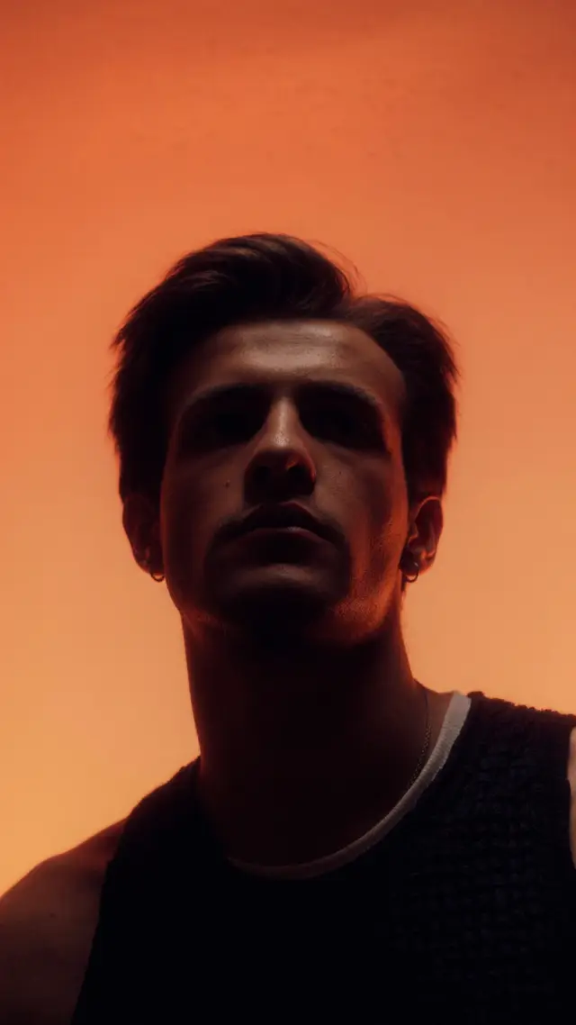 KAIRO VOSS — amber-lit profile portrait, three-quarter angle